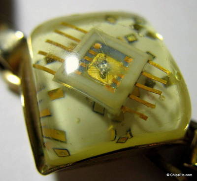 Gold ceramic Integrated Circuit